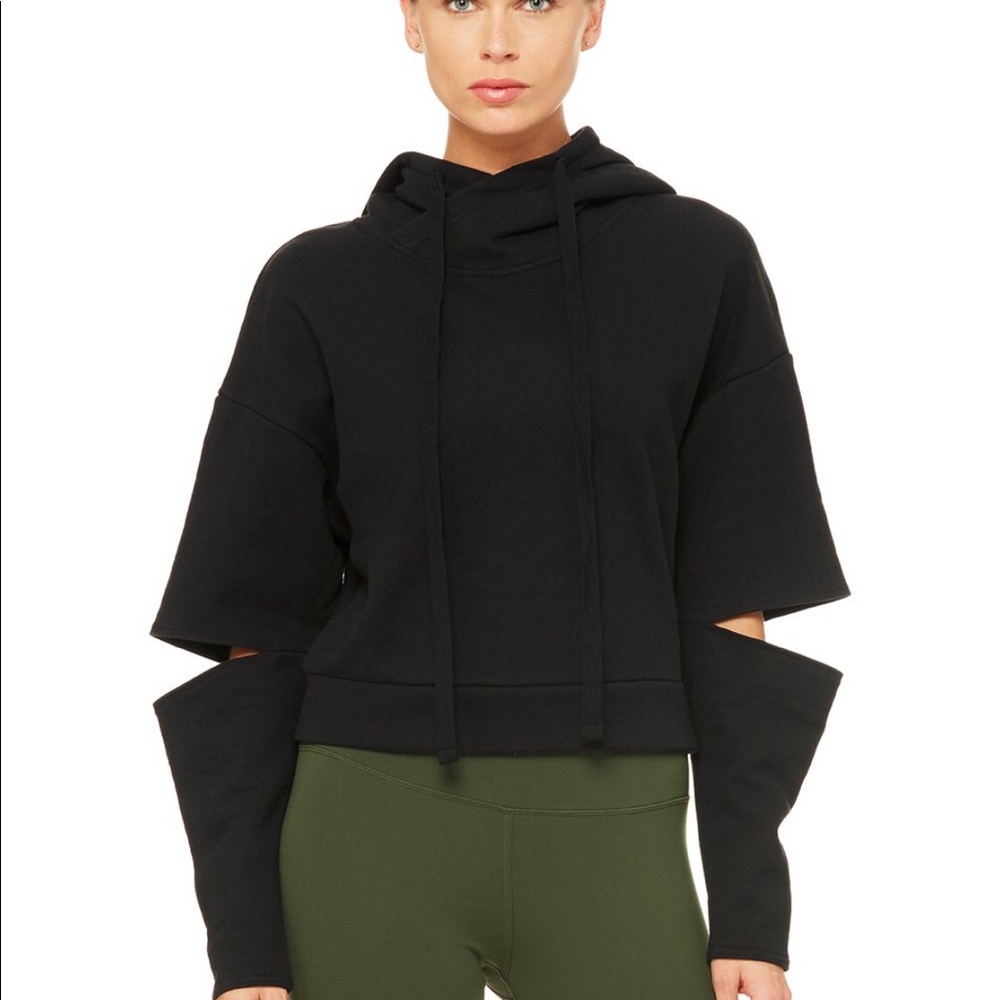 Also open-elbow sweatshirt